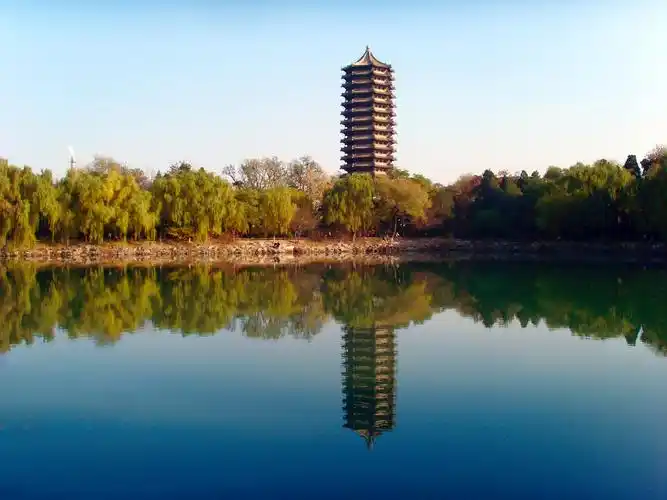 北大未名湖博雅塔北京大学古香古色的校园圆明园大水法