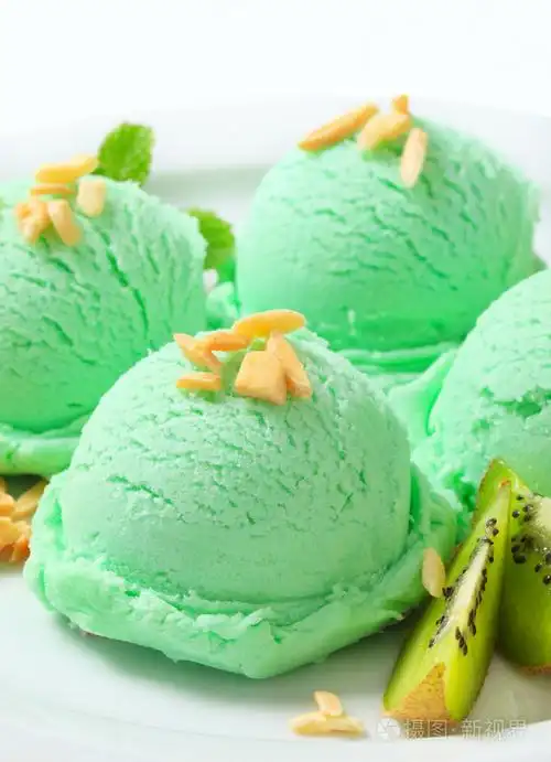 勺光绿色冰淇淋