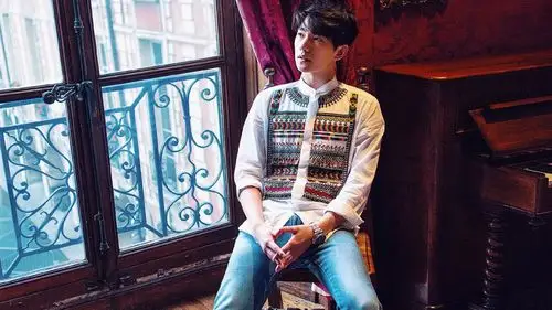 帅气杨洋时尚时装街拍图片桌面壁纸第一辑