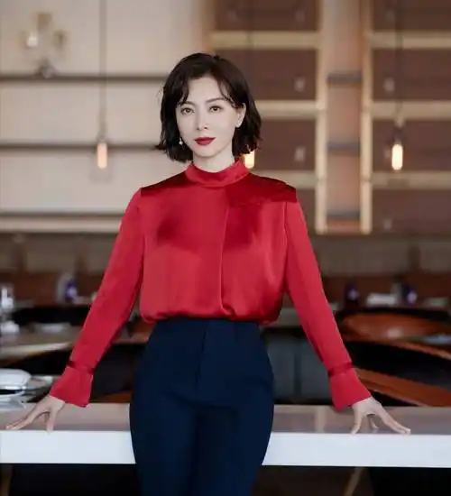 成时尚女性超美职业装!