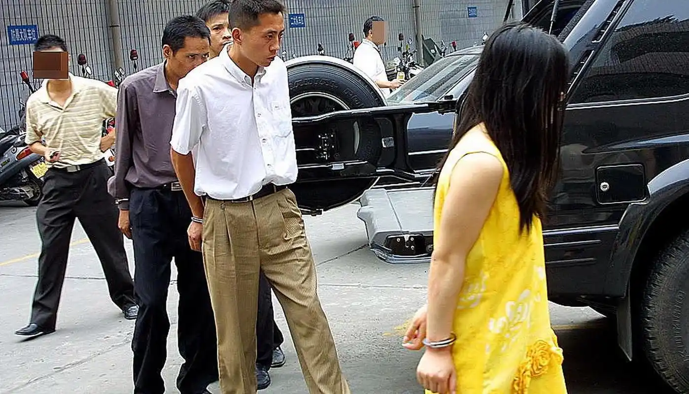 那么多公斤,肯定有判死刑.  结果管教人员说,我能帮你.