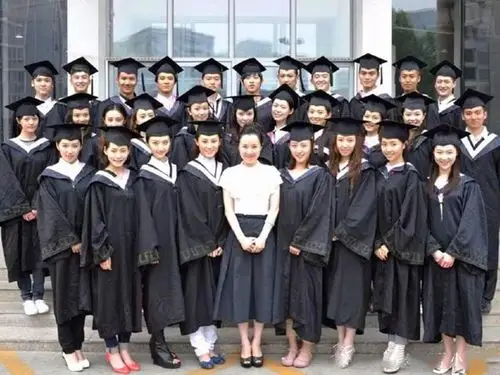 郑爽的四张面孔:初出道的灵动,成名后的的瞪眼神功,怒撕前任,亿万富豪