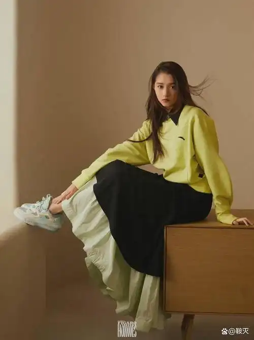 关晓彤黄色运动服写真阳光青春