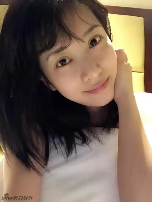 阔太李念曝皮肤白嫩素颜照 称靠吃猕猴桃保养(9)