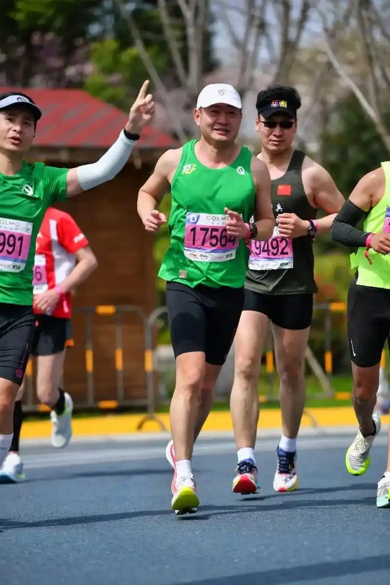 无锡马拉松 "无"以伦比的樱花三月,"锡"熙攘攘陌上人如玉 - 抖音