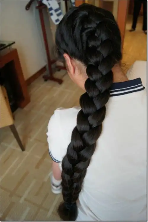 剪下武汉女孩的超级粗辫发蜡8016