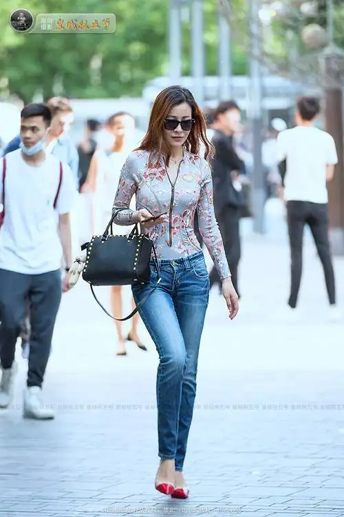 北京街拍:三里屯的潮人们简约又随性不失时尚感