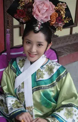 17 唐艺昕祺嫔真心漂亮,小圆脸,很娇俏.虽然角色肤浅而讨厌.