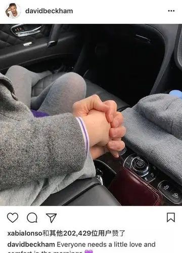 小七瘦了婴儿肥没了!豪车中被小贝暖心牵手 却演郭富城争议一幕