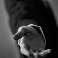 男人味十足的黑白欧美大叔男生头像_十年前我也是一大帅哥