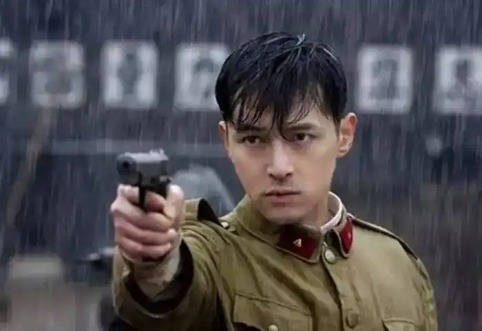 所以看的超爽,节奏紧凑,明家姐弟帅我一脸,主伪装者这部电视剧我曾经