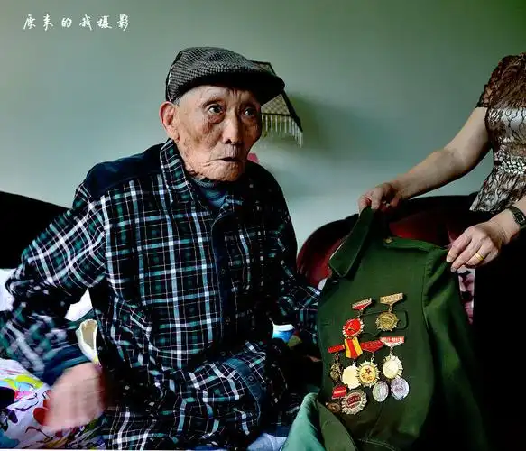 《抗日老英雄》