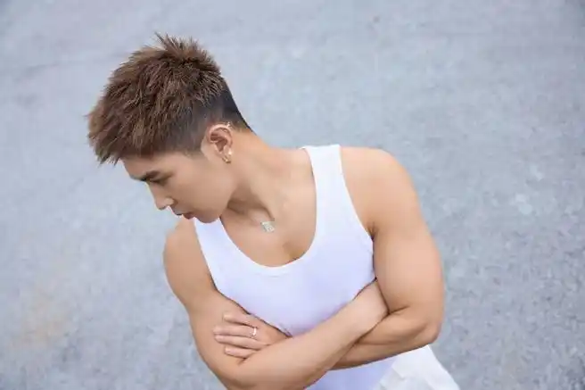 马伯骞骑马野性美##马伯骞肌肉线条a感