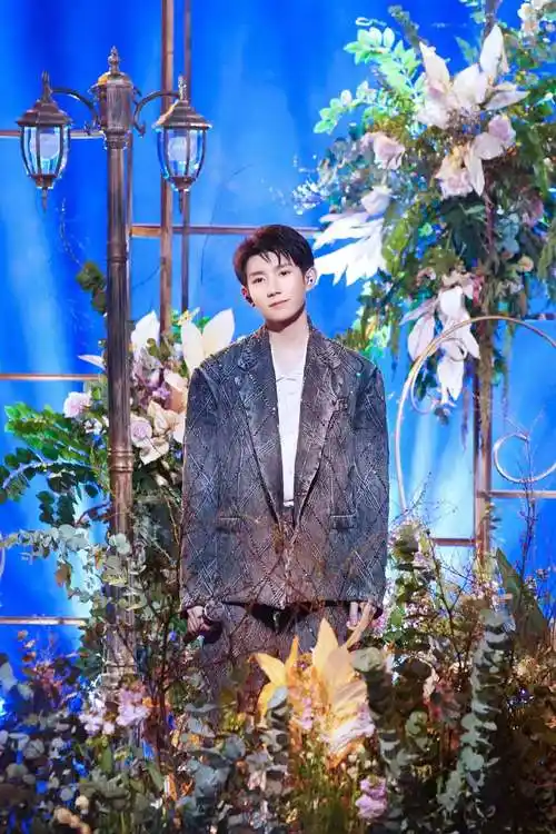 2021年12月31日晚,由王源参与录制的中央广播电视总台迎新年特别节目