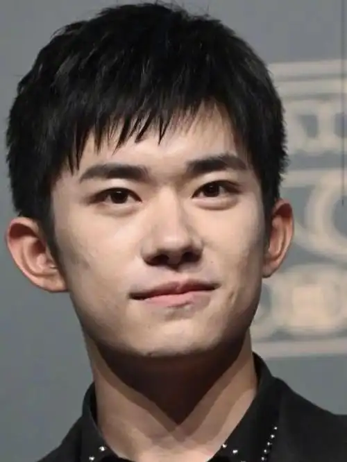 百花奖众星云集杨紫佟丽娅走性感路线易烊千玺生图曝光引热议