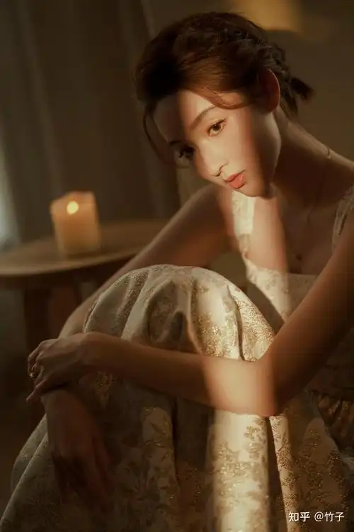 王玉雯最新美照分享,白金小伞裙在光影中优雅明朗,王玉雯好美! - 知乎