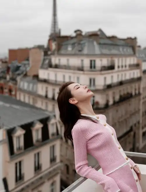 #hello时装周##戚薇时尚图鉴##戚薇巴黎时装周#