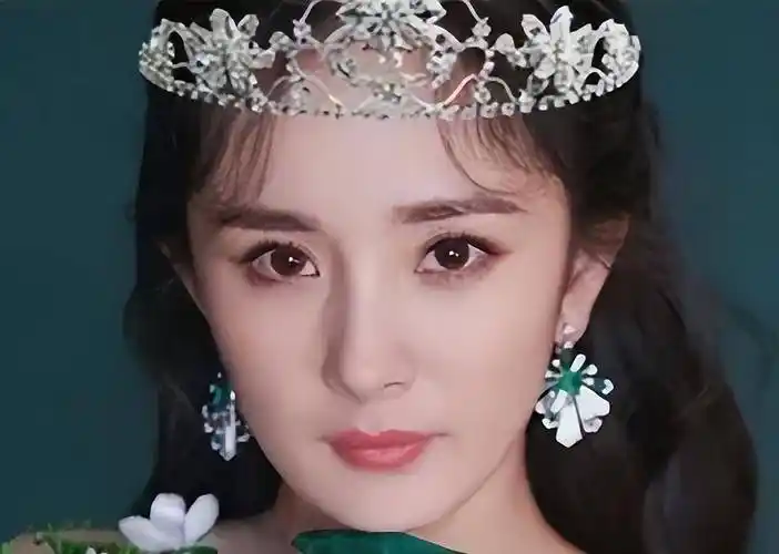 娱乐圈最美7位女明星"皇冠"造型,谁才是你心中的公主殿下?