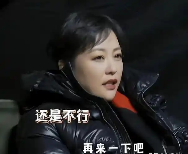 收手吧李菲儿!别再侮辱观众智商了,36岁小牌大耍雷人又无脑