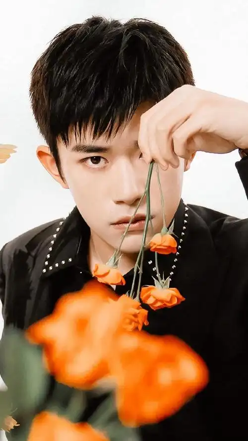 易烊千玺帅气王子写真 - tt98图片网