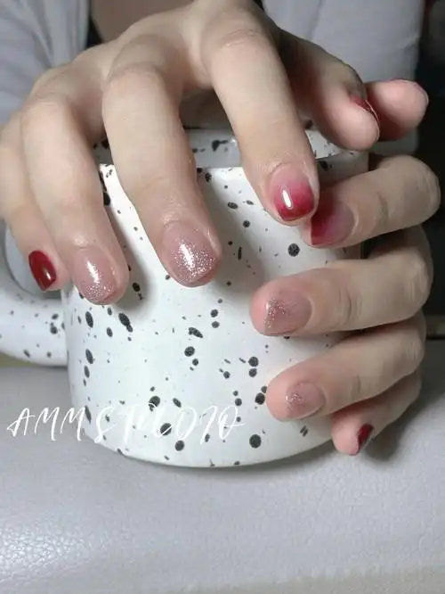 闪闪的车厘子复古红渐变美甲江门美甲