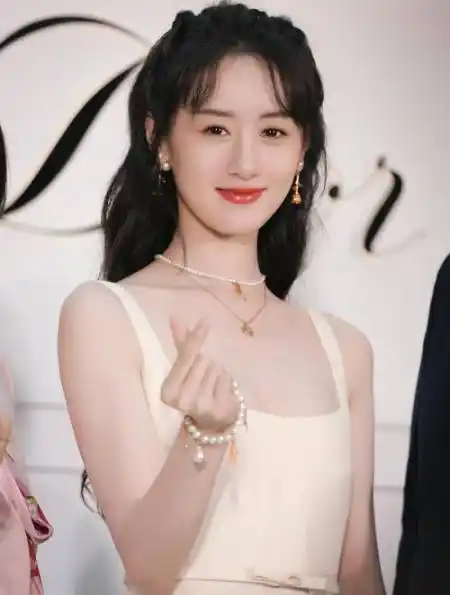 "cp狂魔"袁冰妍,与张艺兴成毅炒绯闻,后因琉璃中哭戏走红1-度小视