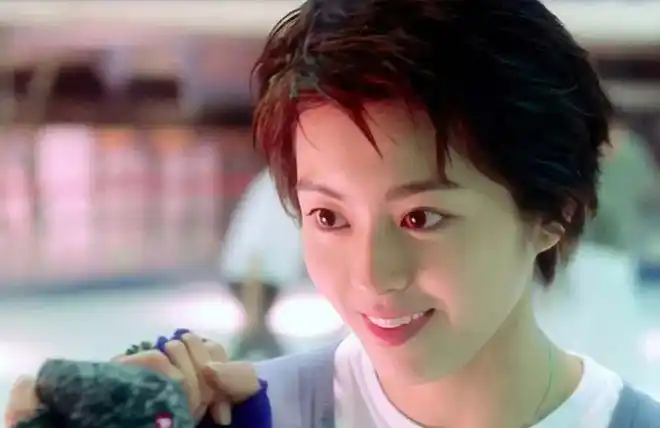 那段时间正好是香港地区电影发展的黄金时期,梁咏琪和周星驰合作出演