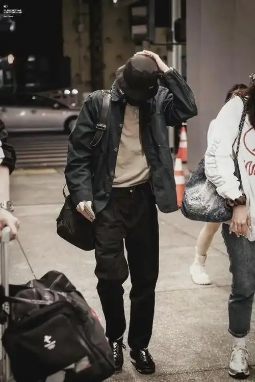 王一博造型考古百变时尚万花筒般的魅力引爆全场