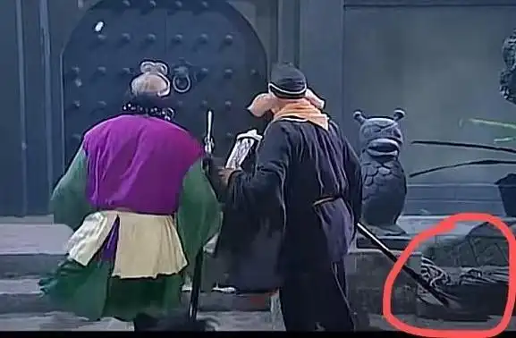 搞笑又尴尬的穿帮镜头看一次笑一次网友导演能认真一点吗