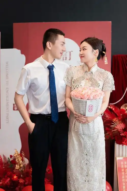 订婚快乐!#我们订婚啦 #始于初见止于终老 #订婚现场  - 抖音
