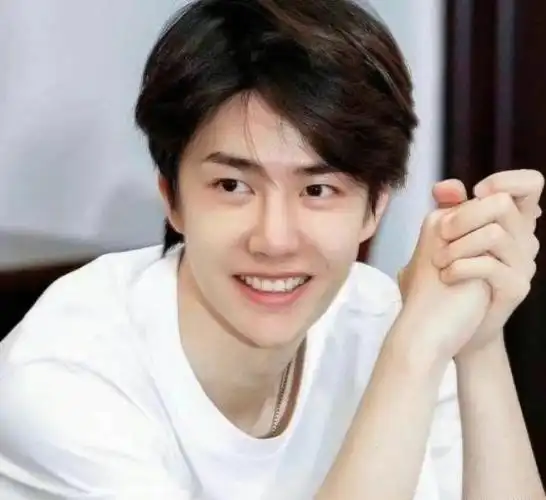 90岁游本昌放弃白玉兰奖,扯掉内娱"王一博们"的最后一