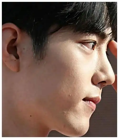 肖战 素颜路透 不化妆 生图都好看,各有各的味道!