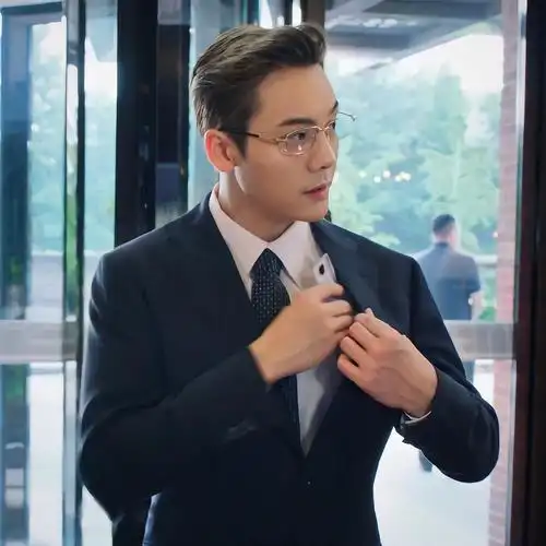 陈伟霆背头金丝眼镜西装半永久吧这也太帅了