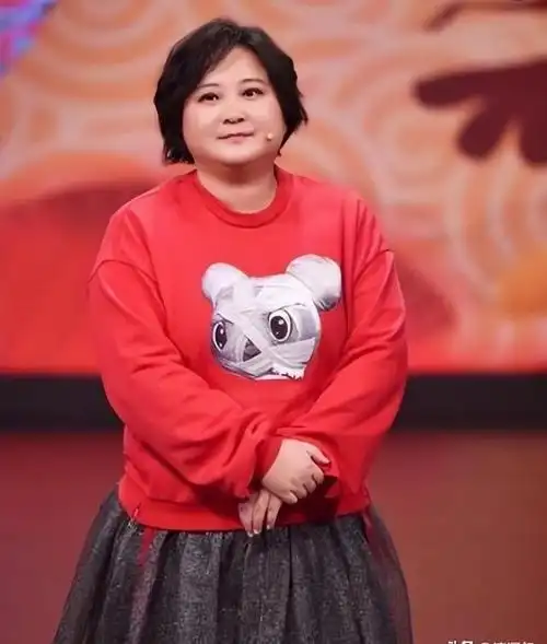 贾玲近照曝光!消失一年,暴瘦100斤,颜值惊艳