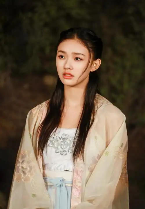 看到了林允的古装扮相才知道为什么选她做星女郎,她可能要火了