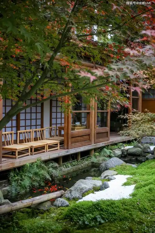 木棕色的 阁楼古风十足