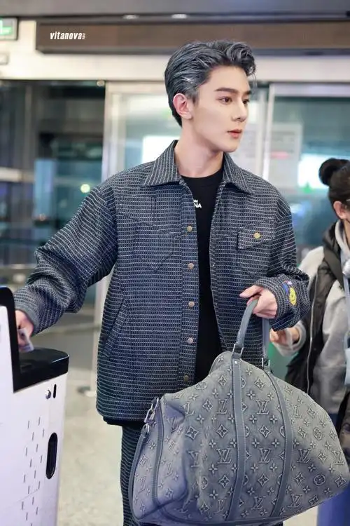 夏之光超话01#夏之光银发#    我去 辣么帅    @x玖少年团夏之光