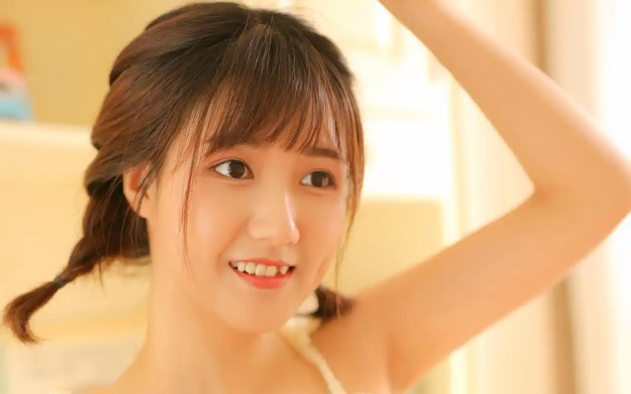 邻家女孩俏皮写真高清桌面壁纸