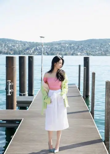 刘亦菲夏日红衣海边写真图片89