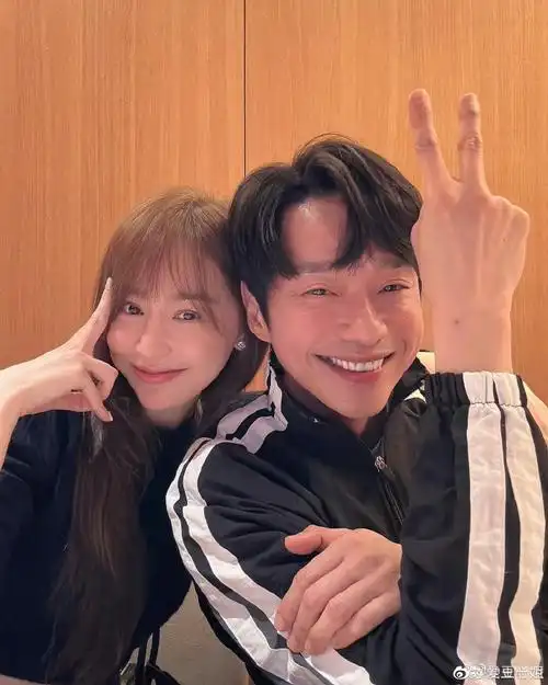 王心凌张栋梁合影