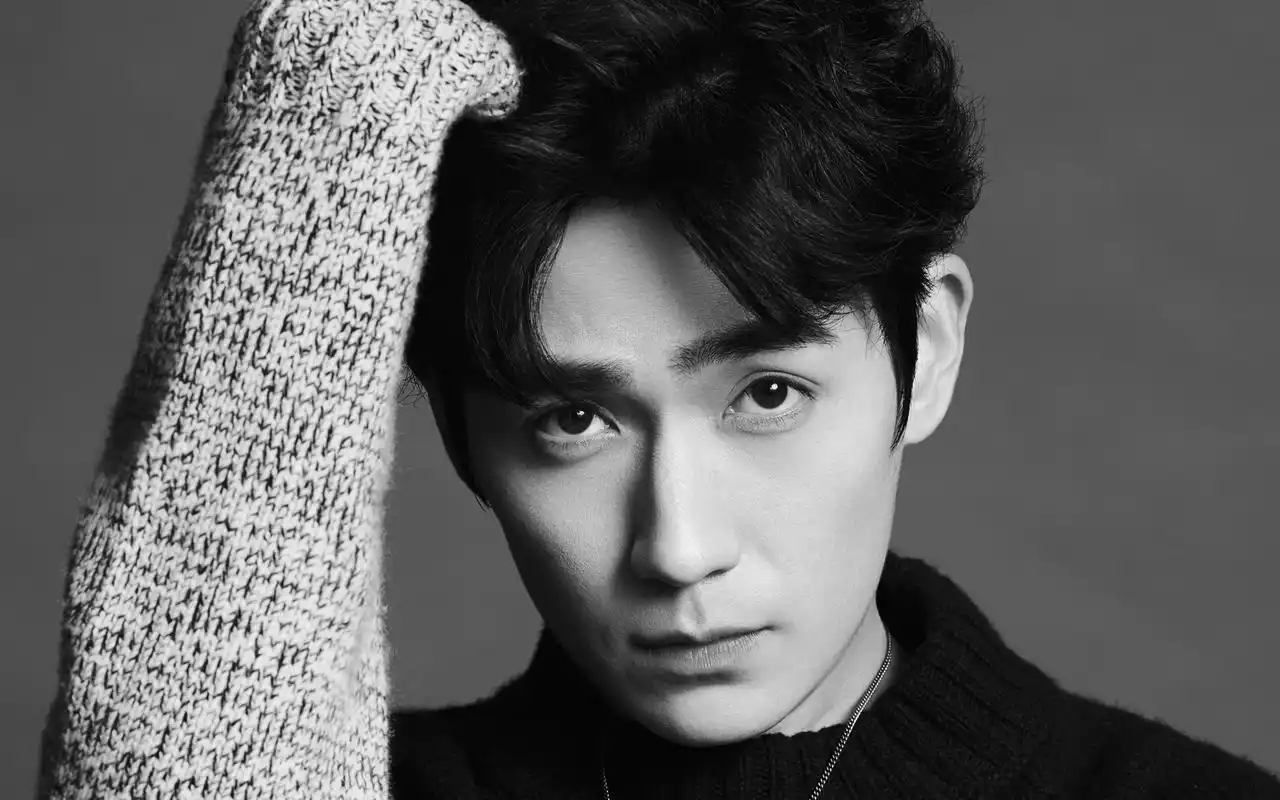 朱一龙黑白帅气写真图片桌面壁纸,大陆明星,帅气,帅哥,帅哥明星,朱