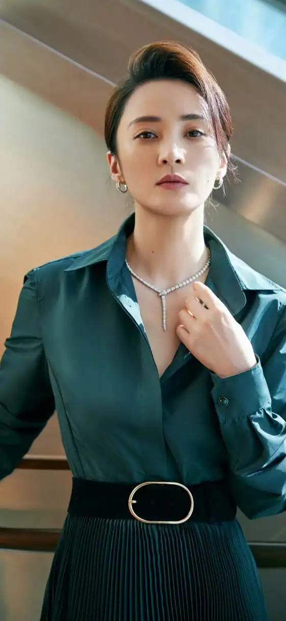 蒋勤勤节目造型壁纸大片