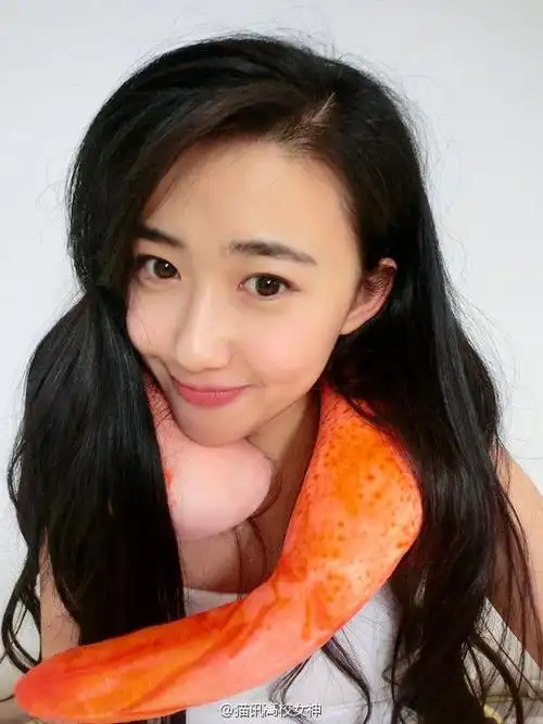 康逸琨身高(人大女神康逸琨发美照,自恋称被自己美到了!)_好房365