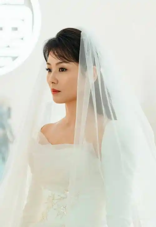 刘涛:不后悔嫁给王珂,甘心成为顶梁柱,和婆婆共同度过风雨岁月_李玮珉