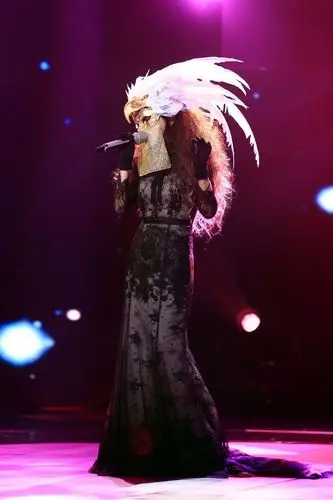 《蒙面2》揭面郁可唯 "恐龙"化身霸道总裁|蒙面唱将猜猜猜_网易娱乐