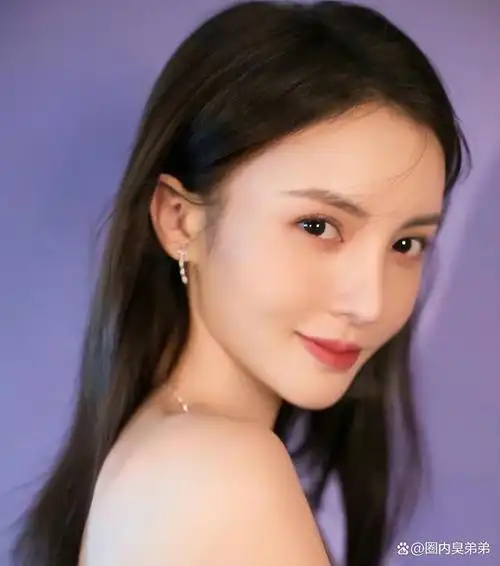 "内娱海后"金晨:讨好成龙侄子,酷爱小弟弟,谈过的男人数不清