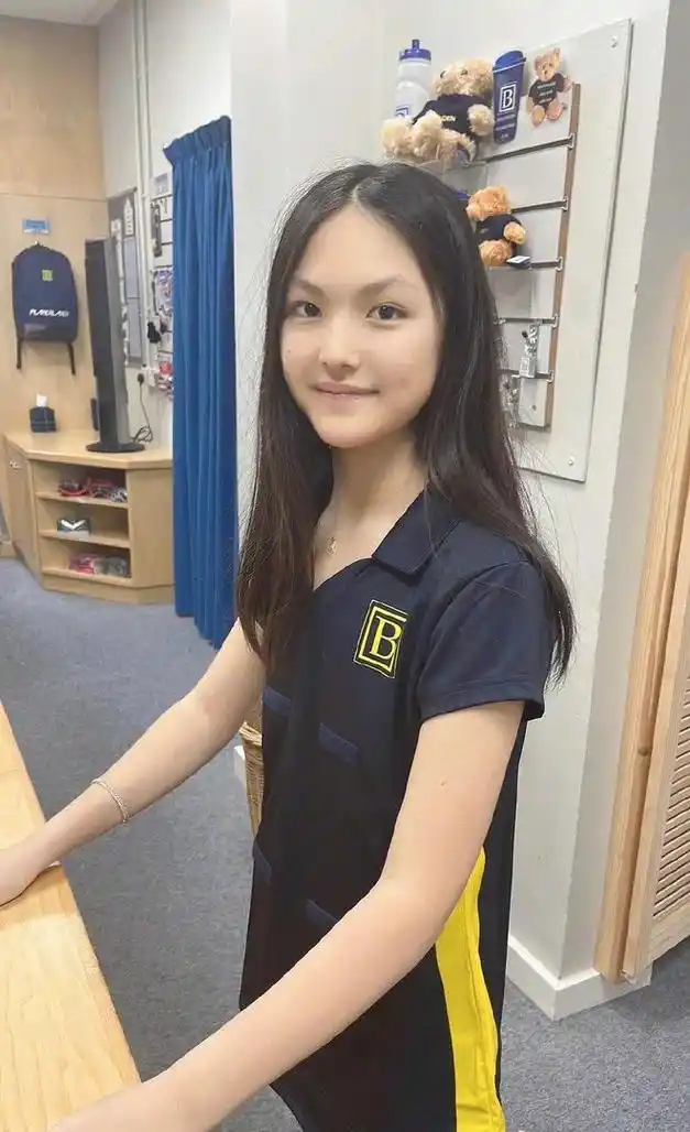 12岁王诗龄晒留学照片身材变化太大差点认不出