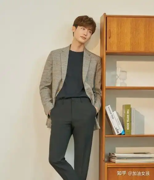 李钟硕匹诺曹w两个世界的男主演技精湛颜值高的他你们喜欢吗