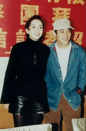 梅艳芳与李连杰合影,二人曾多次合作电影.