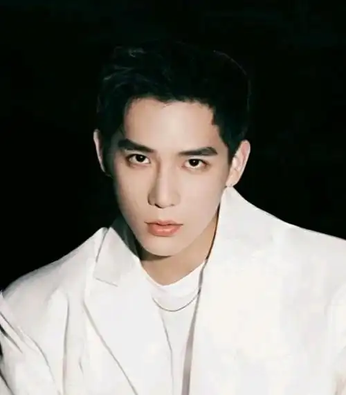 寸头的完美驾驭者——王安宇